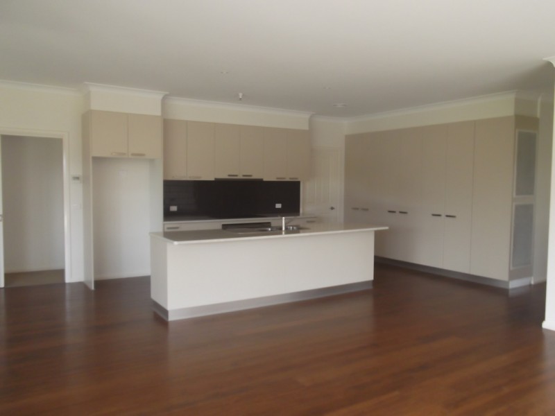 8 Saltbush Drive, Swan Hill VIC 3585