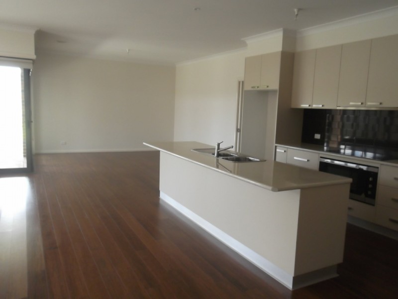 8 Saltbush Drive, Swan Hill VIC 3585