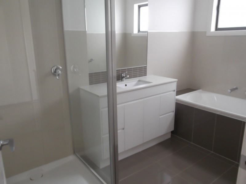 8 Saltbush Drive, Swan Hill VIC 3585