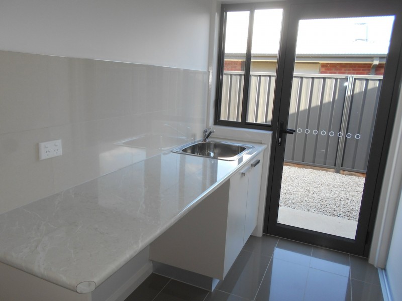 8 Saltbush Drive, Swan Hill VIC 3585