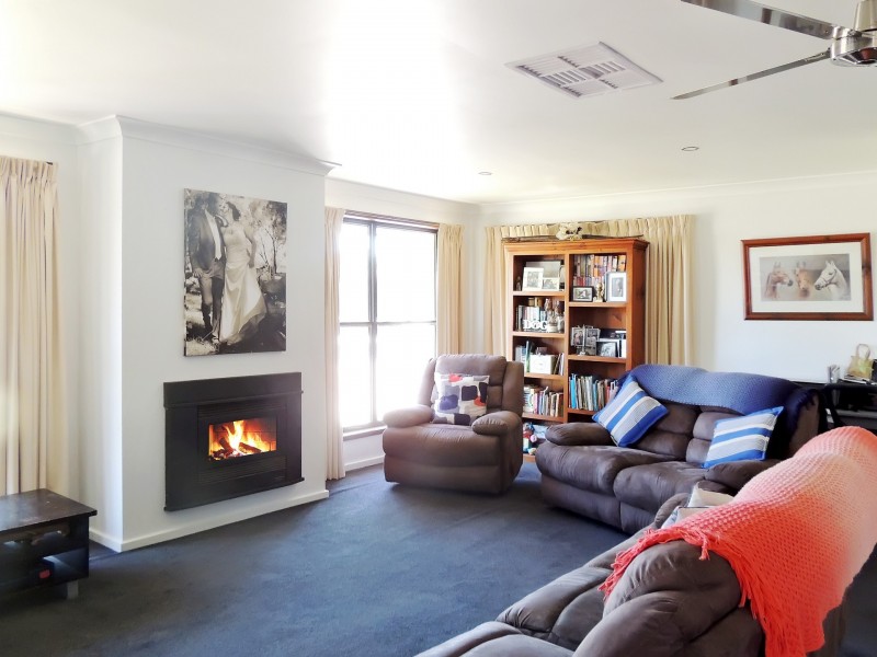 23 Mellor Grove, Swan Hill VIC 3585