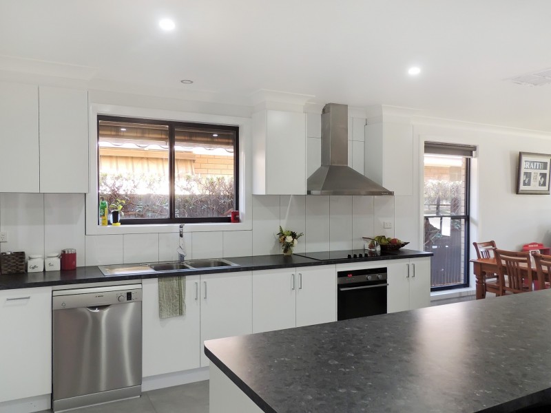 23 Mellor Grove, Swan Hill VIC 3585