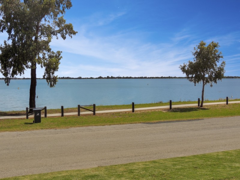 355 Lakeside Drive, Lake Boga VIC 3584