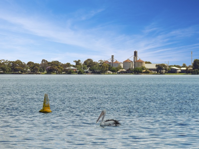 355 Lakeside Drive, Lake Boga VIC 3584