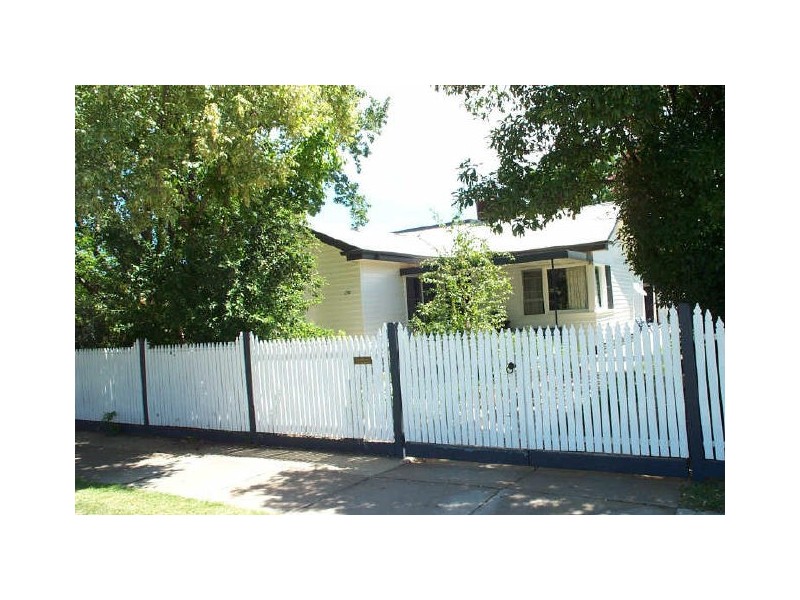 196 Stradbroke Avenue, Swan Hill VIC 3585