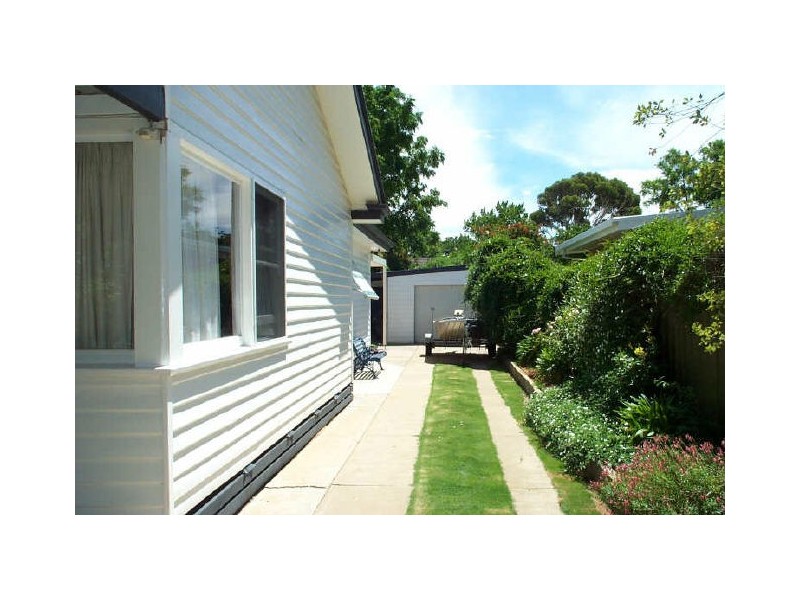 196 Stradbroke Avenue, Swan Hill VIC 3585