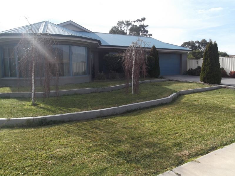 12 Nalder Drive, Swan Hill VIC 3585