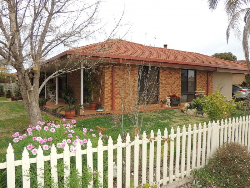 62 Parkview Drive, Swan Hill VIC 3585