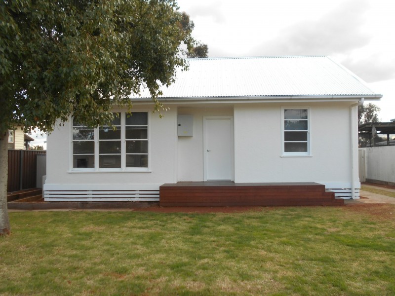 56 Stradbroke Avenue, Swan Hill VIC 3585