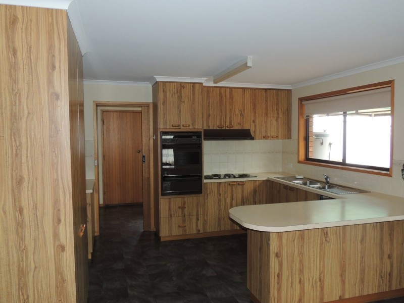 9 Poole Boulevard, Swan Hill VIC 3585