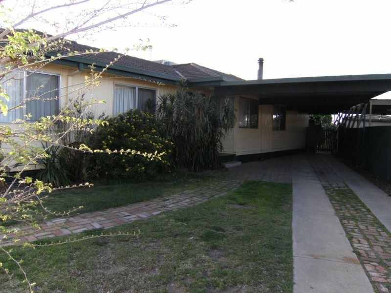 19 Harrison Crescent, Swan Hill VIC 3585
