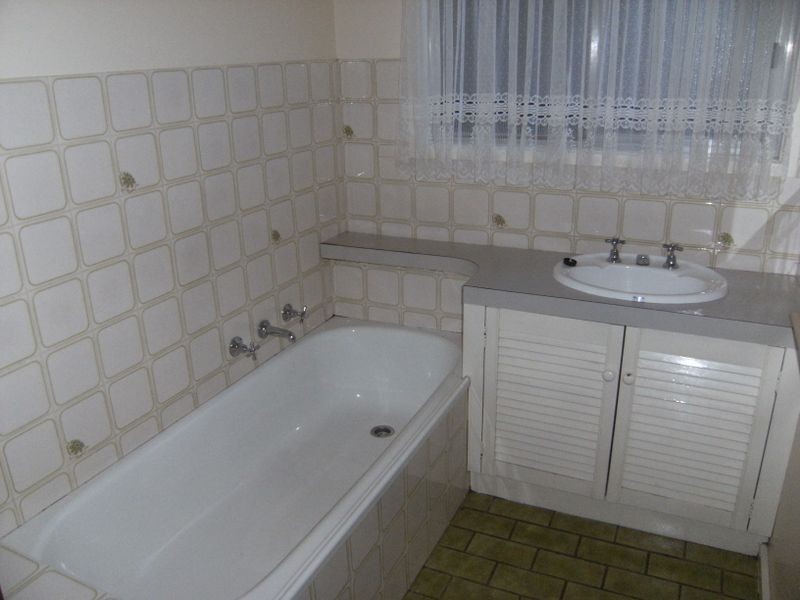 19 Harrison Crescent, Swan Hill VIC 3585