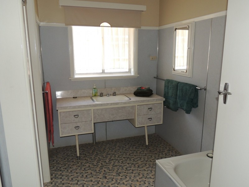 1 Cobham Avenue, Swan Hill VIC 3585