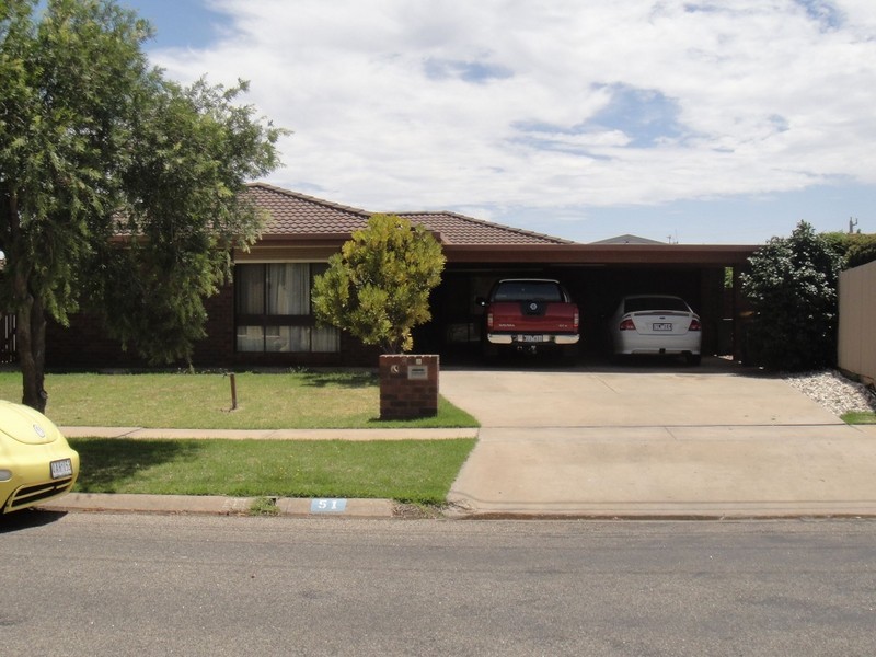 51 Parkview Drive, Swan Hill VIC 3585