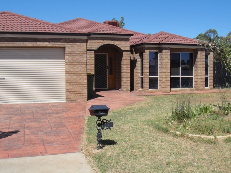 17 Nalder Drive, Swan Hill VIC 3585