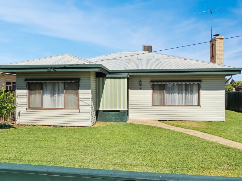 94 Stradbroke Avenue, Swan Hill VIC 3585