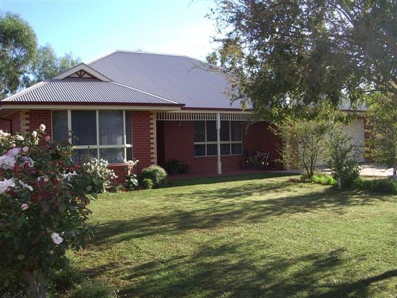 8 Currawong Court, Murray Downs NSW 3585