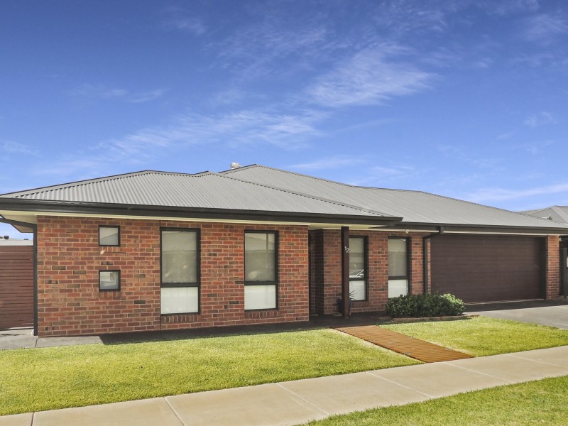 12 Saltbush Drive, Swan Hill VIC 3585