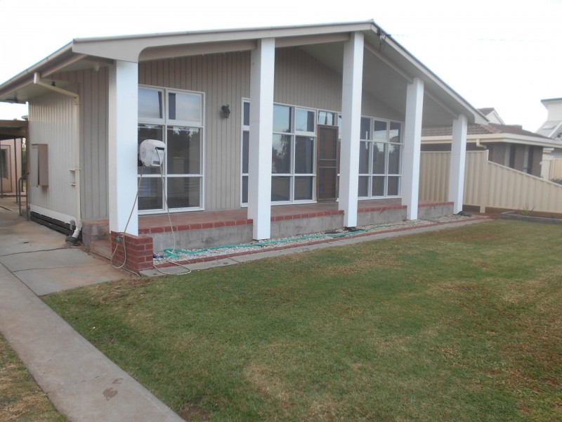 10 Holloway Grove, Swan Hill VIC 3585