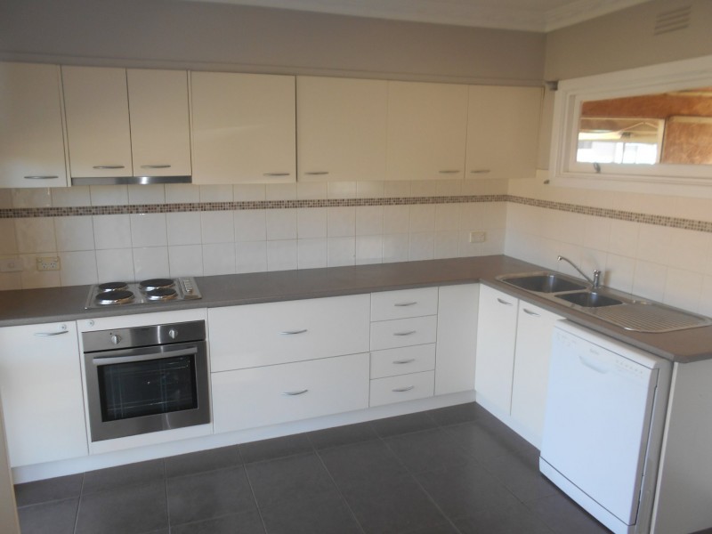 10 Holloway Grove, Swan Hill VIC 3585