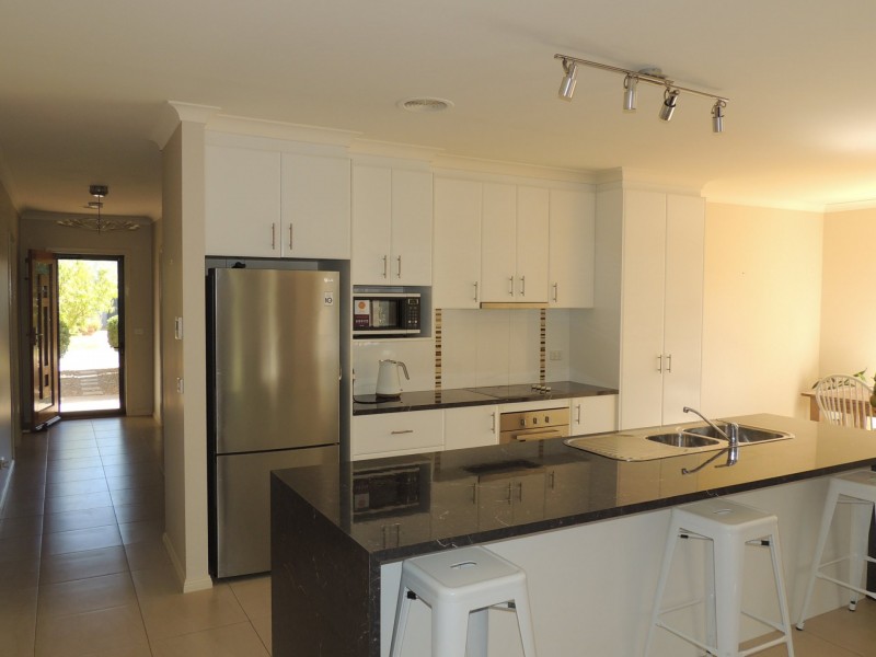 6 Hakea Street, Swan Hill VIC 3585