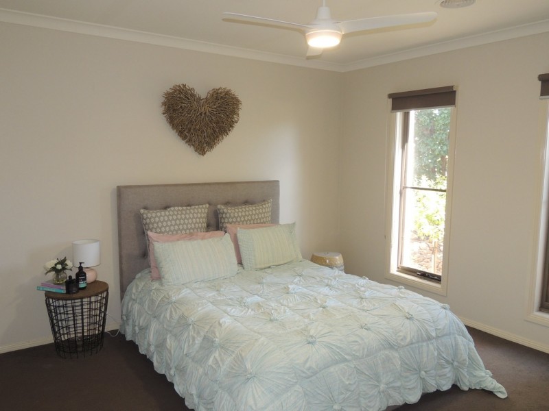 6 Hakea Street, Swan Hill VIC 3585