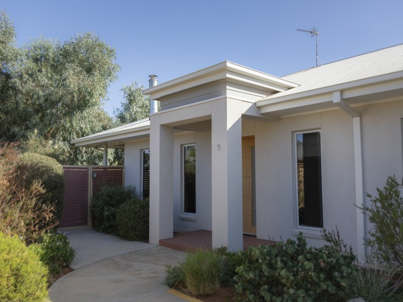 Unit 5/16 Milloo Street, Swan Hill VIC 3585