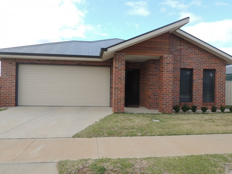 34 Dumosa Drive, Swan Hill VIC 3585