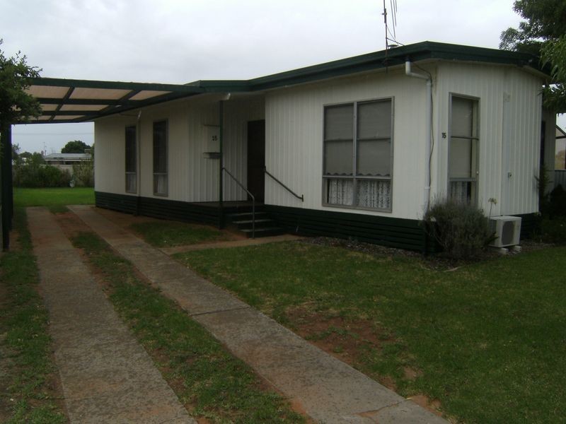 15 Bruton Grove, Swan Hill VIC 3585