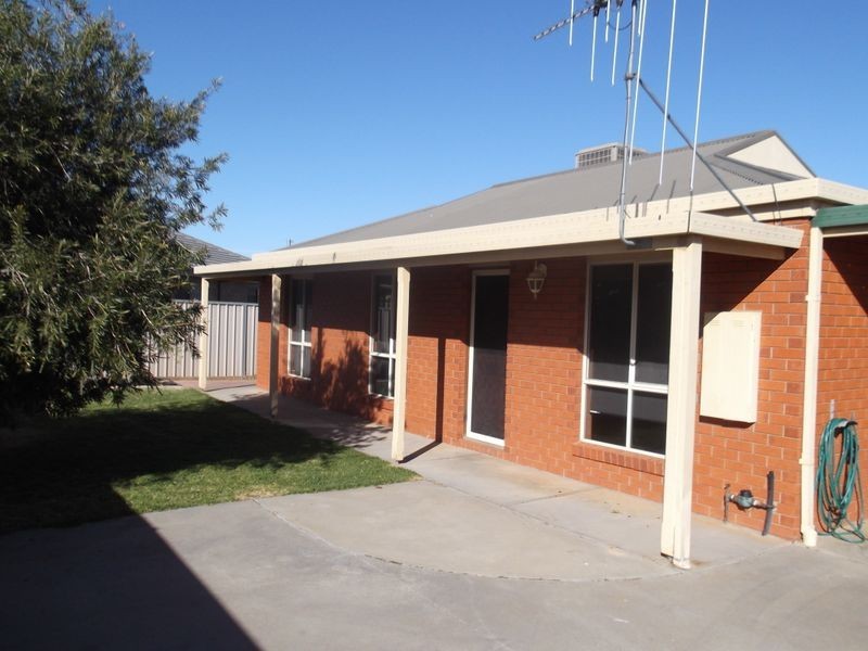 2/11 Foster Street, Swan Hill VIC 3585