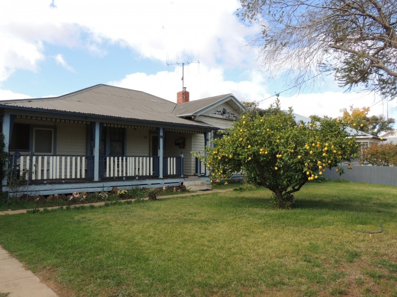 33 Railway Avenue, Sea Lake VIC 3533