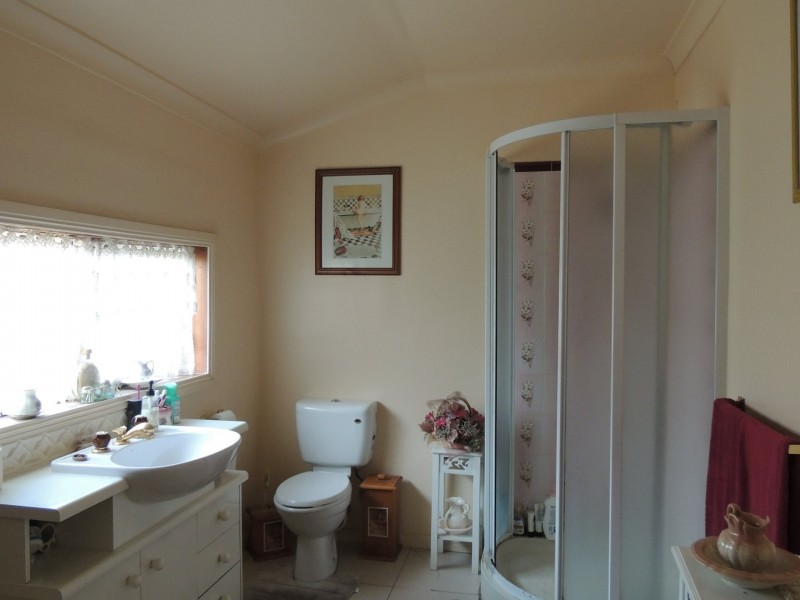 33 Railway Avenue, Sea Lake VIC 3533