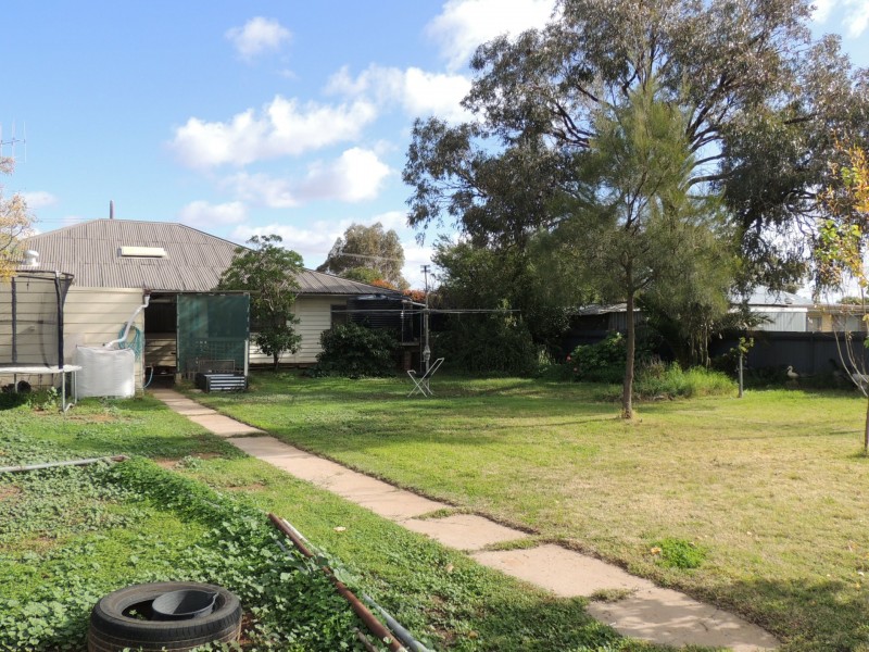 33 Railway Avenue, Sea Lake VIC 3533