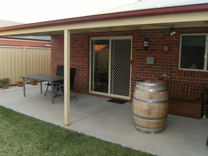 2/13 Melis Court, Swan Hill VIC 3585