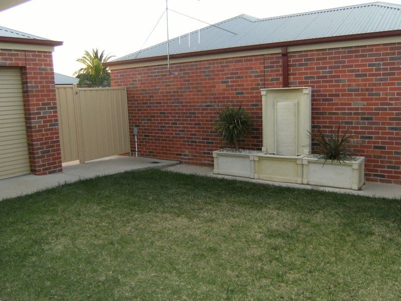 2/13 Melis Court, Swan Hill VIC 3585