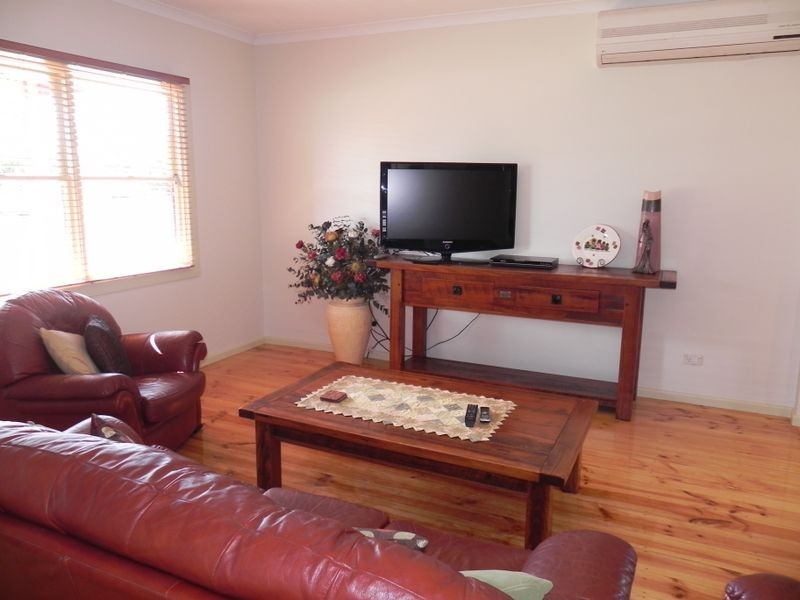 53 Stradbroke Avenue, Swan Hill VIC 3585