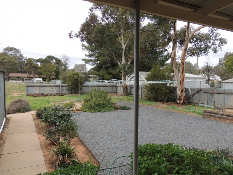 42 Sutcliff Street, Sea Lake VIC 3533