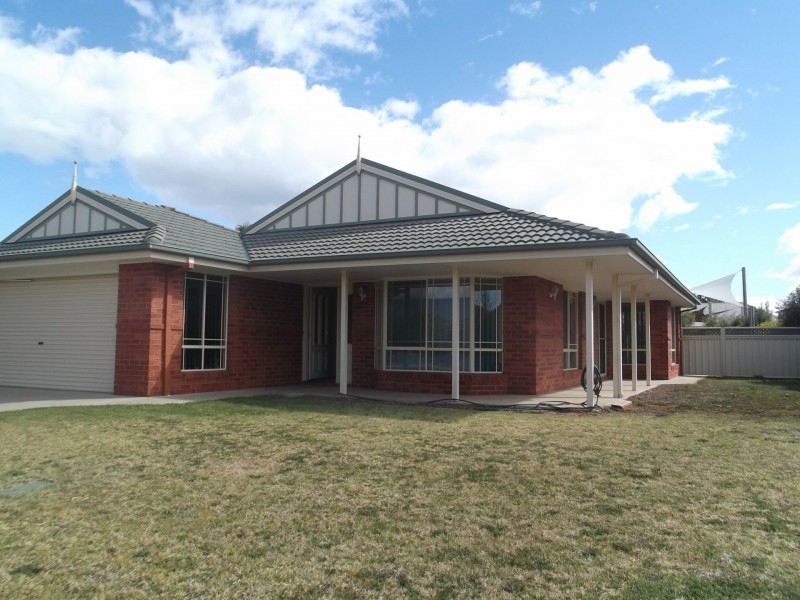 7 Nalder Drive, Swan Hill VIC 3585