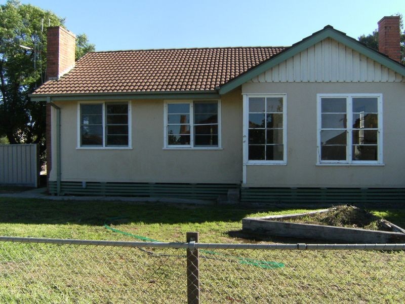 10 Mundle Avenue, Swan Hill VIC 3585