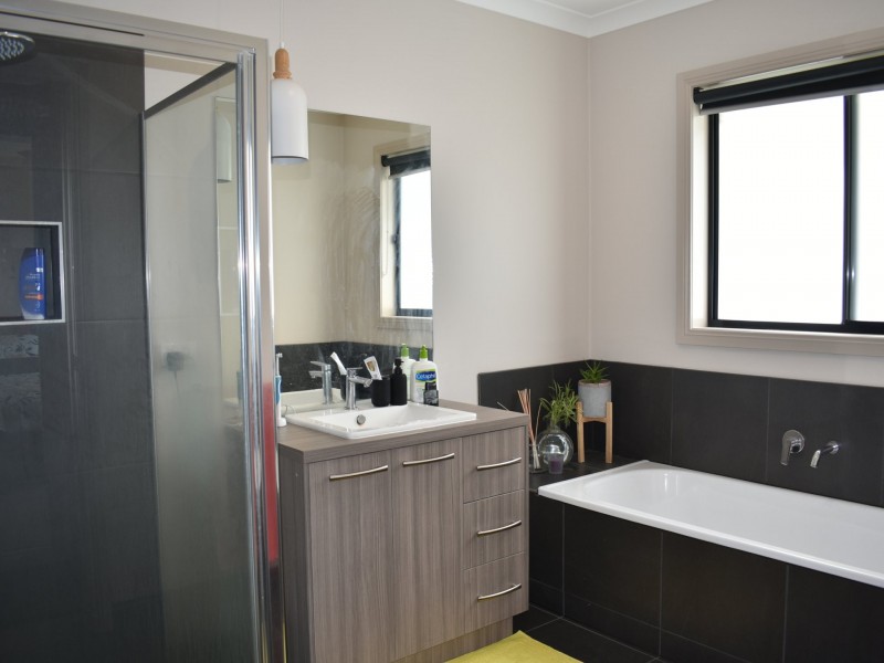 12 Sandalwood Avenue, Swan Hill VIC 3585