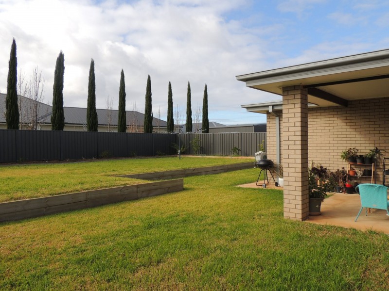 12 Sandalwood Avenue, Swan Hill VIC 3585