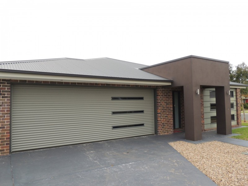 2 Merit Crescent, Swan Hill VIC 3585