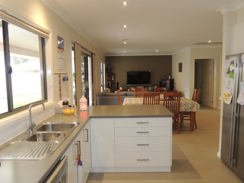 2 Merit Crescent, Swan Hill VIC 3585