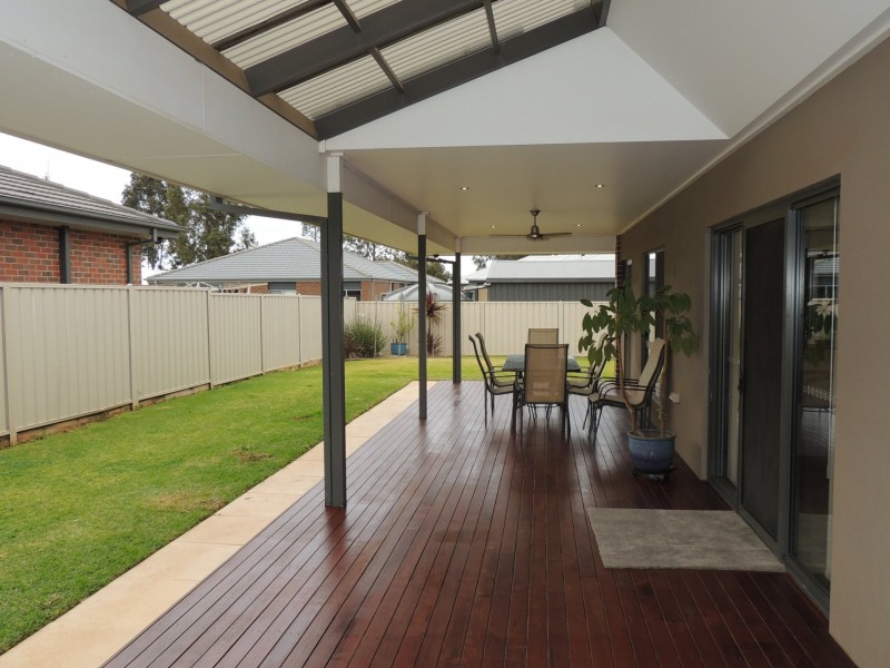 2 Merit Crescent, Swan Hill VIC 3585