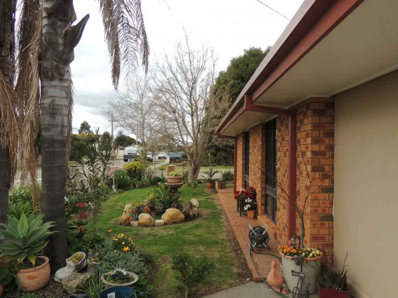 62 Parkview Drive, Swan Hill VIC 3585