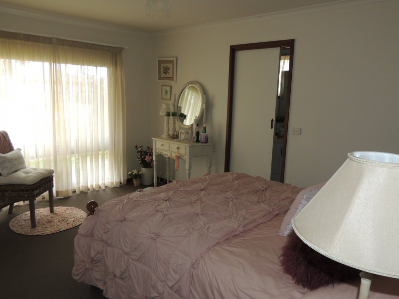 62 Parkview Drive, Swan Hill VIC 3585