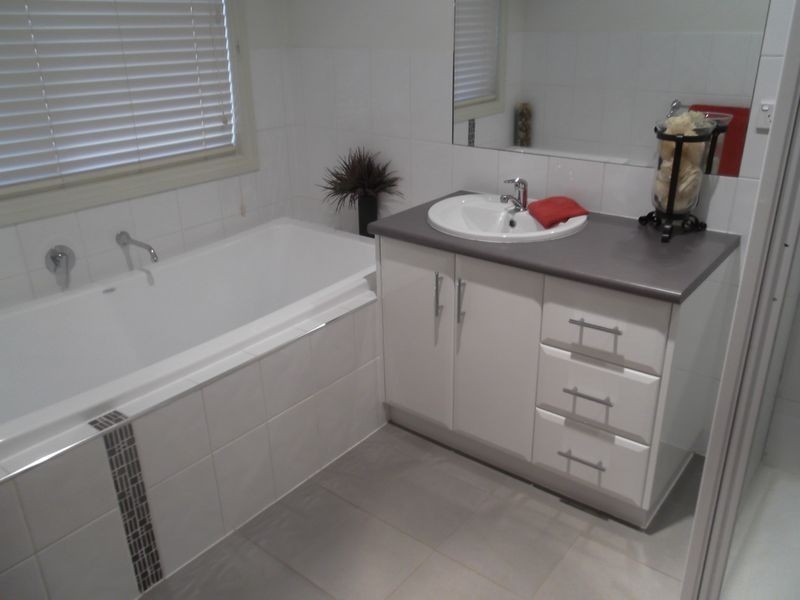 12 Sugarwood Avenue, Swan Hill VIC 3585