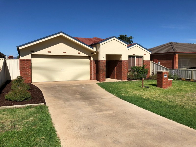 5 Gaethan Drive, Swan Hill VIC 3585