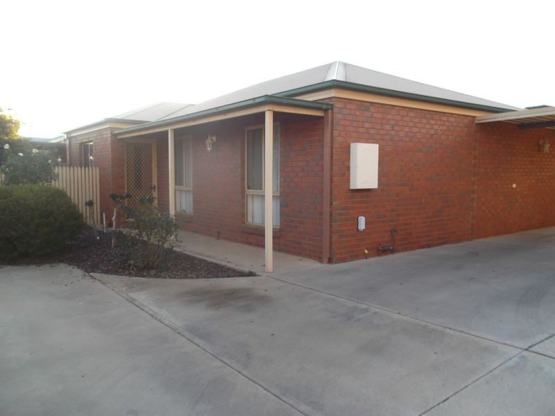2/6 Cedar Court, Swan Hill VIC 3585