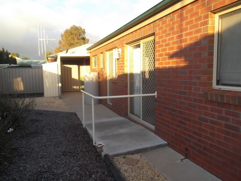 2/6 Cedar Court, Swan Hill VIC 3585